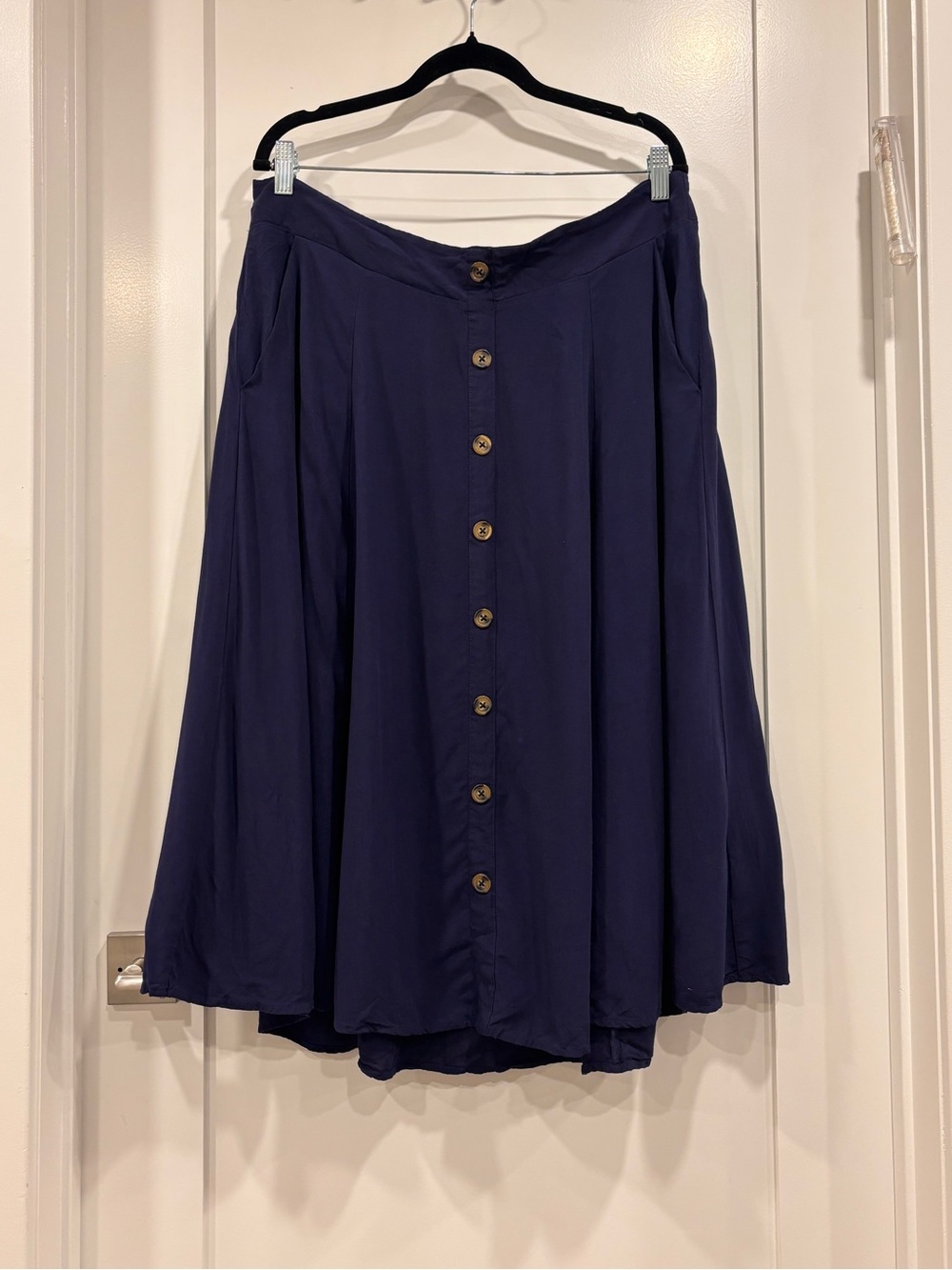 Torrid Navy Blue Button Front A-Line Midi Skirt Size 1 / 1X